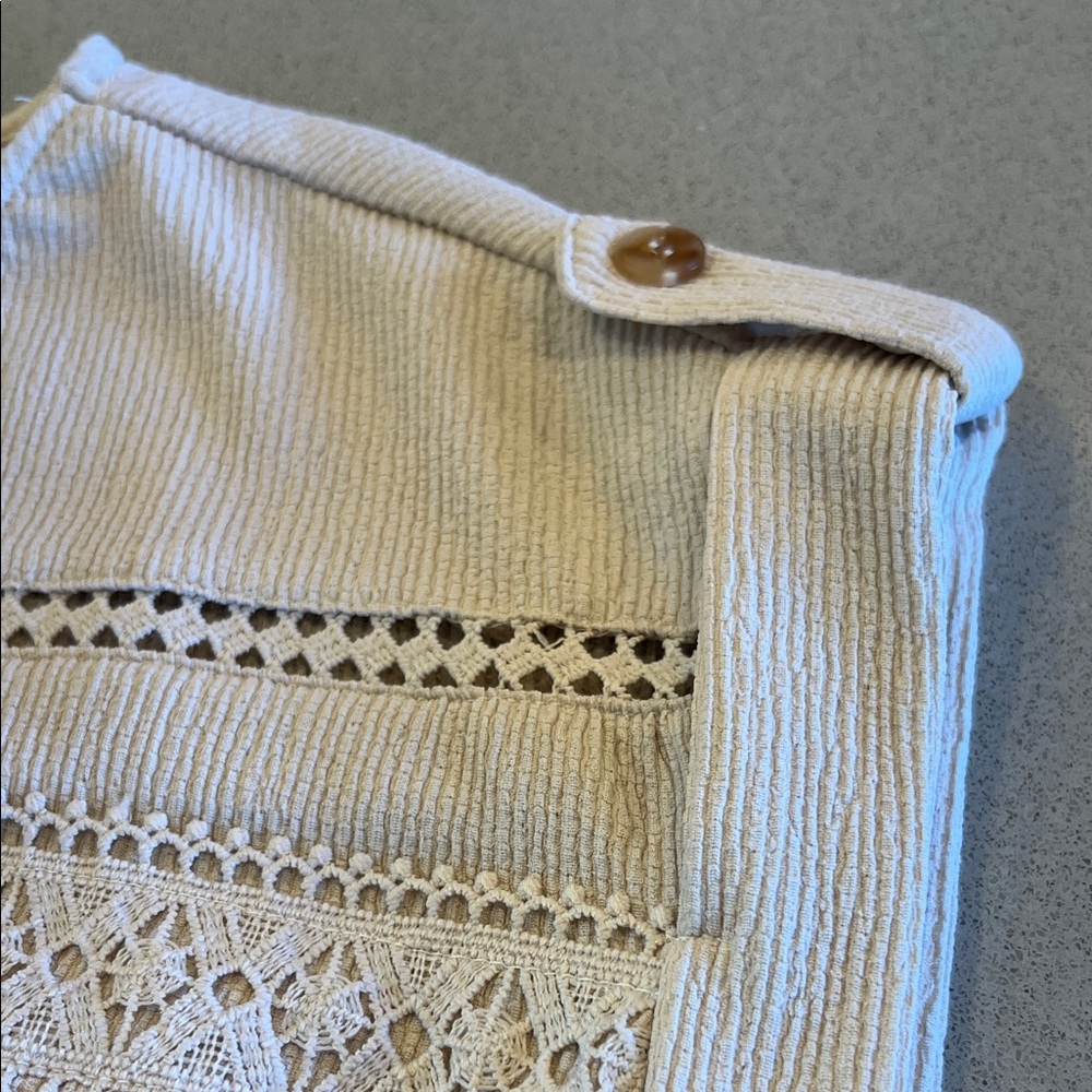 Mine Cream Short Sleeve Top Lace Detail Tab Button Shoulder Detail Sz Small - Picture 8 of 8